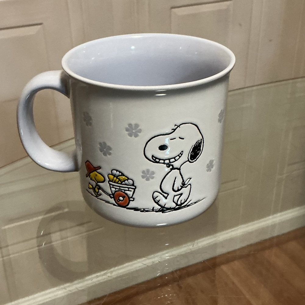 Peanuts Easter Snoopy & Woodstock Easter Bunny Egg Basket Rainbow 21 oz Mug NEW